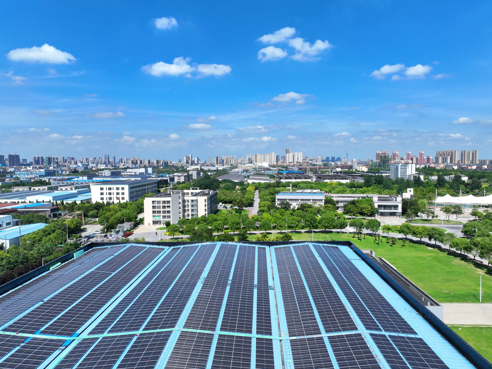 總部園區屋頂分布式光伏項目成功并網